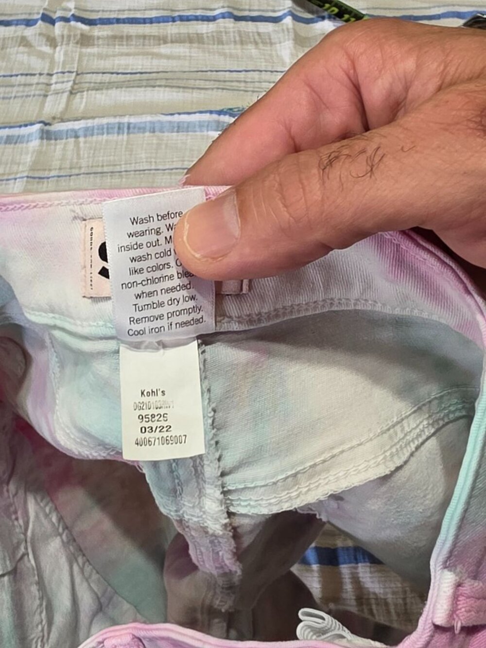 SO Kohl's Girls Mid-Rise Shortie Tie-Dye Denim Shorts Pastels Size 14 - Picture 6 of 6